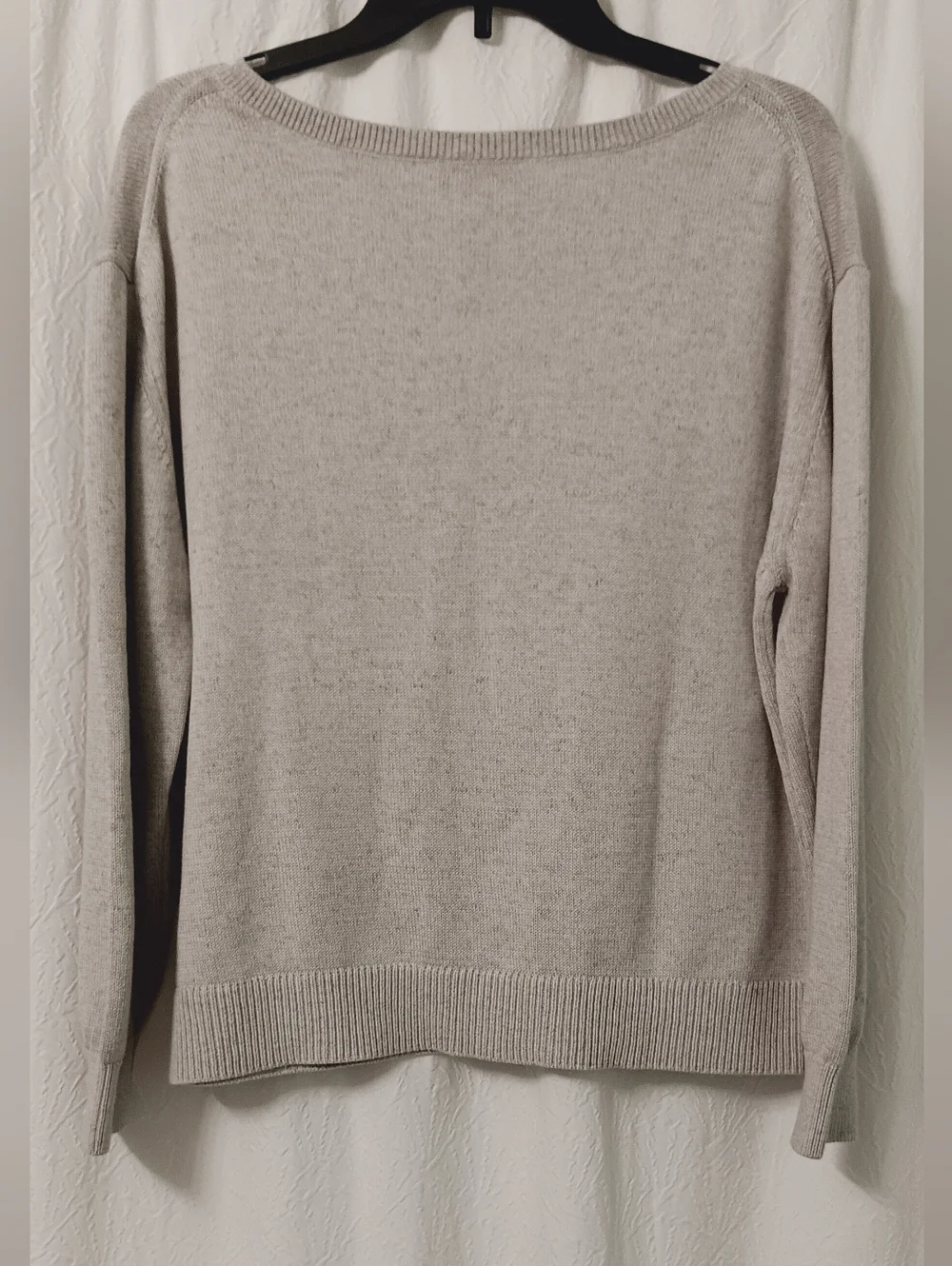 Everlane V-Neck Sweater in Heather Gray - Picture 6 of 11